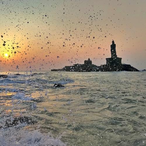 Splashing Waves