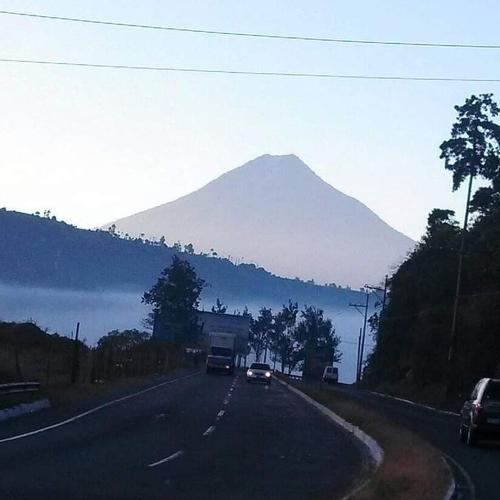 Amanecer entre neblina Volcán de Agua.