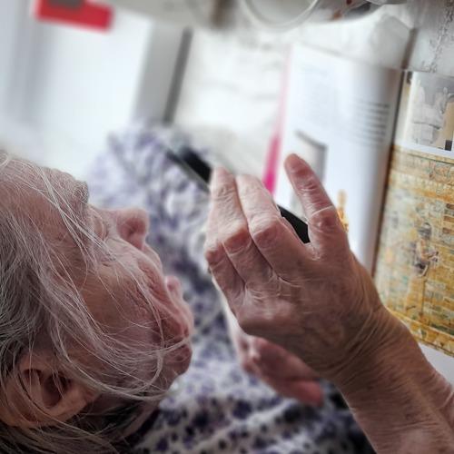 90-летняя читательница.Моя мама