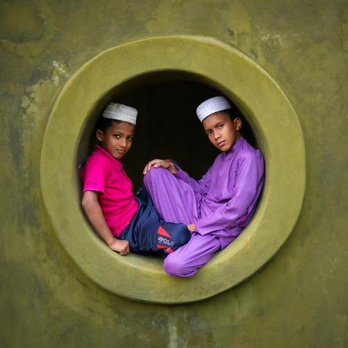 Two brothers in a circle