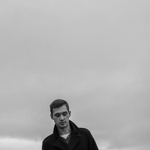 Человек, поле, зонт