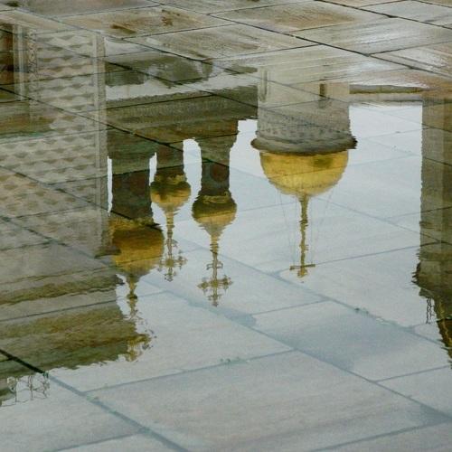Москва, отражение в воде