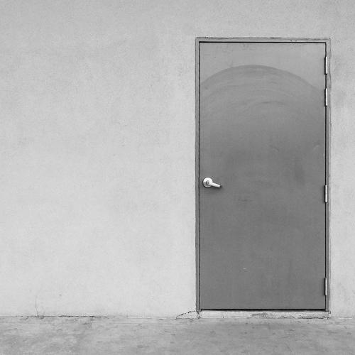 la puerta