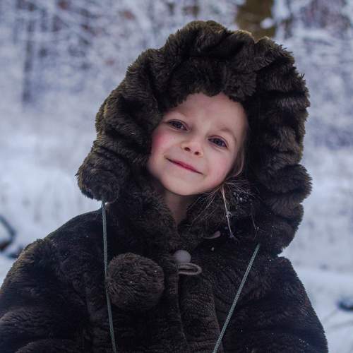 Девочка в шубке