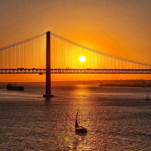 Мост 25 апреля . Лиссабон. Португалия