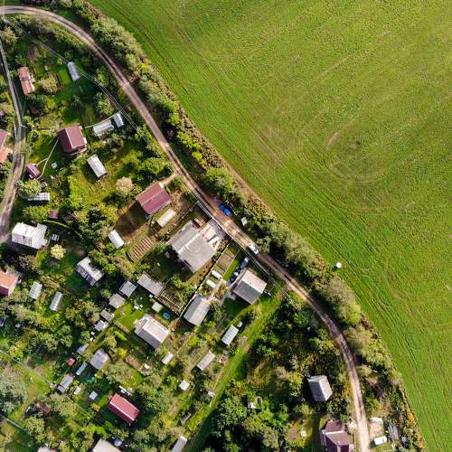 Вид сверху на дачный домик