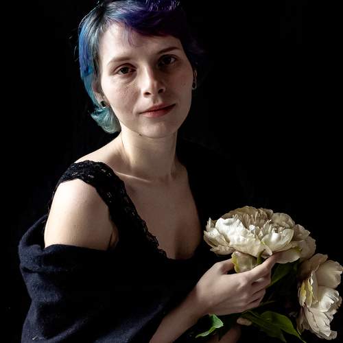 La fille aux fleurs