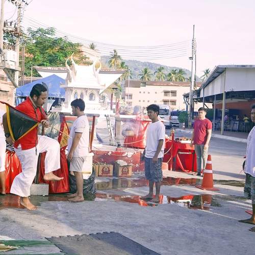 Ритуальные танцы на празднике в Тайланде.    Ritual dancing on a holiday in Thailand.