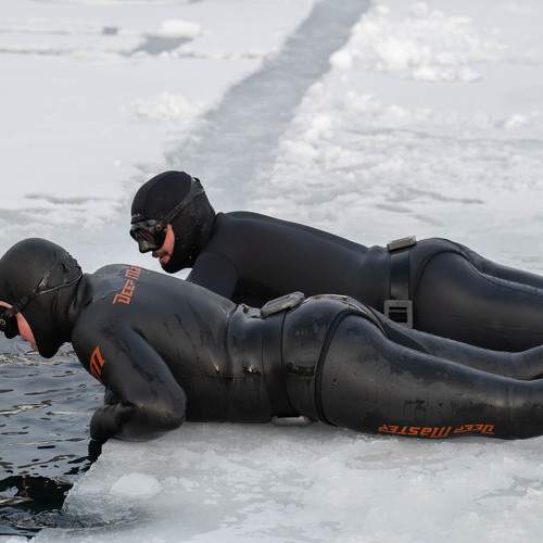 Freedivers before the dive