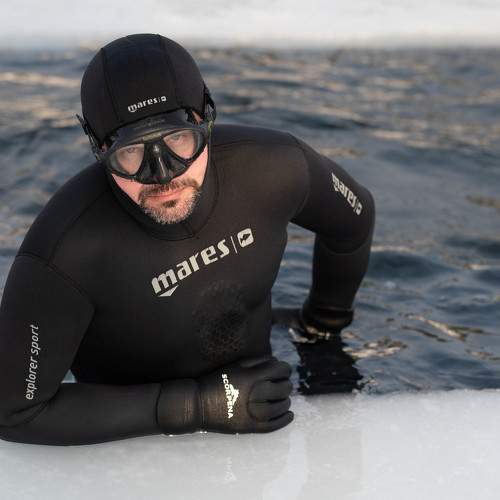 Underice freediver