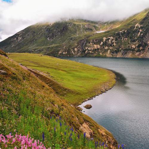 Ratti Galli lake