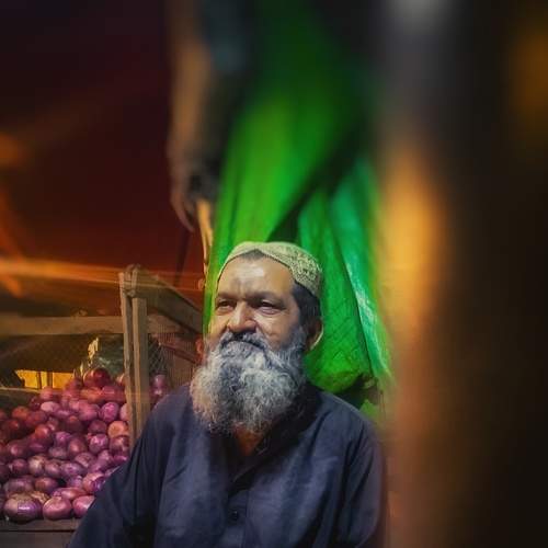 Working Old man