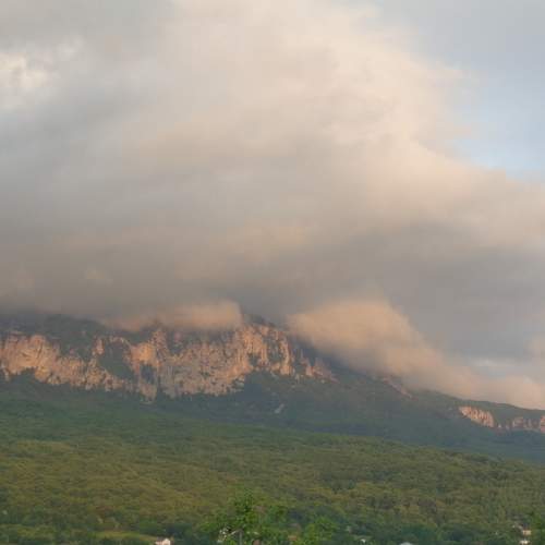 Долина сиреневых скал
