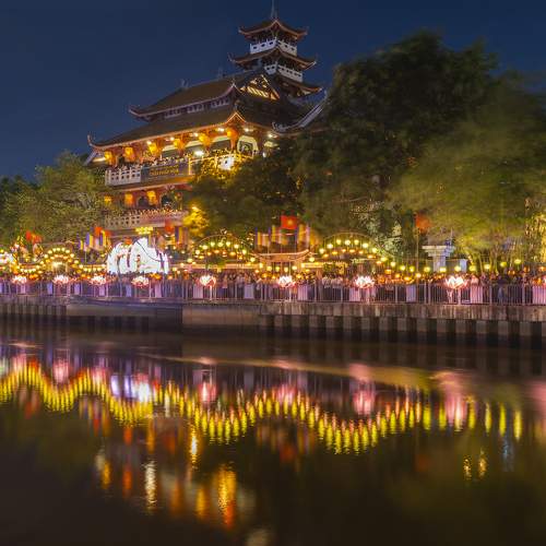 Phap Hoa temple at night