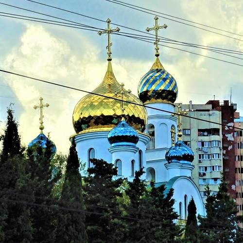 Купола храма в Алуште.
