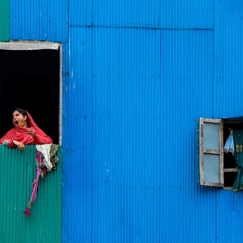 The Women with her blue House