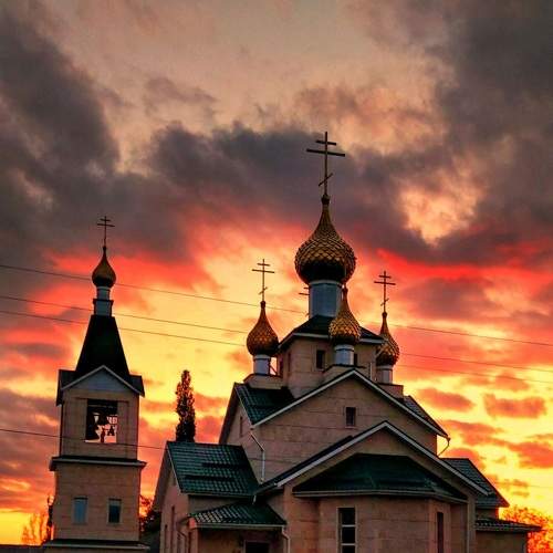 Церковь на закате