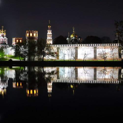 Новоде́вичий Богородице-Смоленский монасты́рь