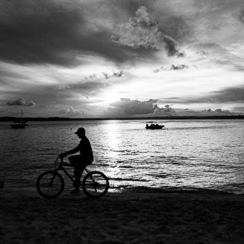 Põr do sol na Praia da Gamboa