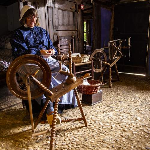 Dutch vintage spinning wheel