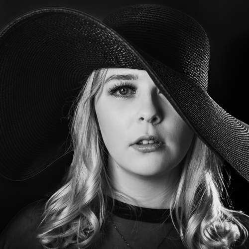 Let her eyes draw you in