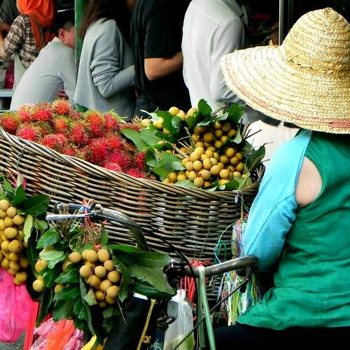 LYCHEE SELLER