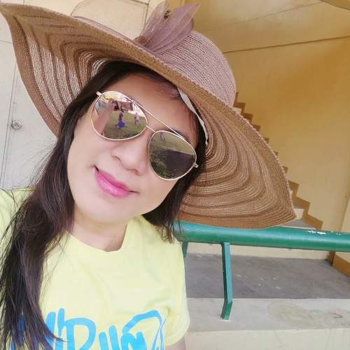 A woman in love with a hat