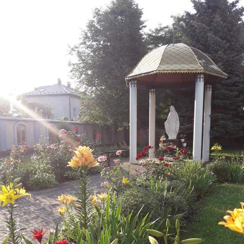 Возле Матери Божьей