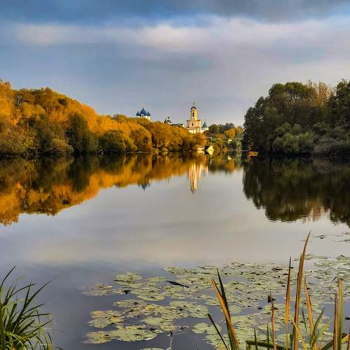 Река Нара и Высоцкий монастырь в городе Серпухов.