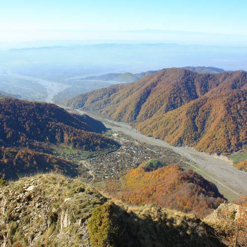 Горное село осенью