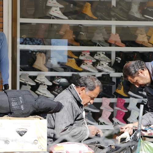 Street shoemaker