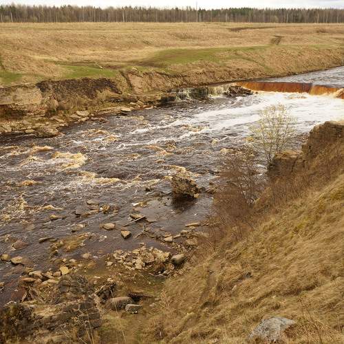 Водопад на реке Тосна.