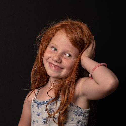 Bimba dai capelli rossi