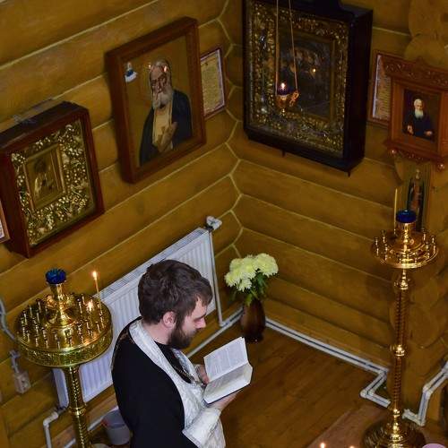 Освящение воды перед крещением.