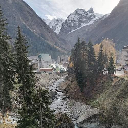 Река Аманауз в поселке Домбай.