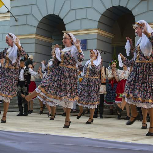 Танец семь сорок.