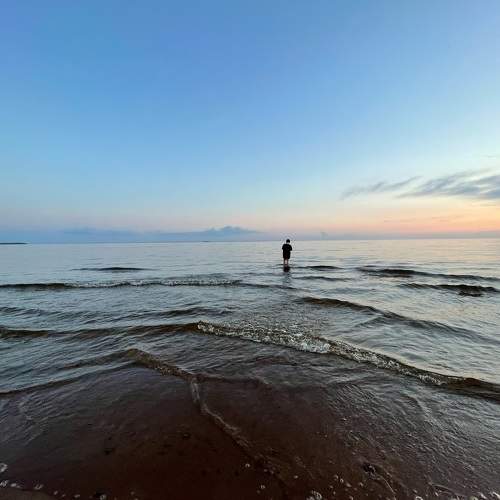 Мальчик и море.