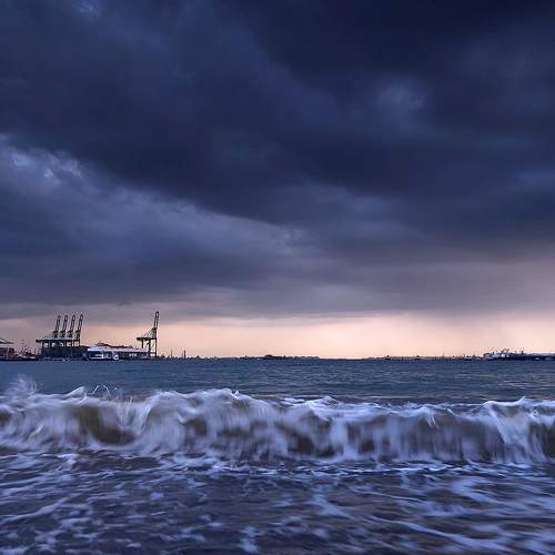 Cloud & Wave
