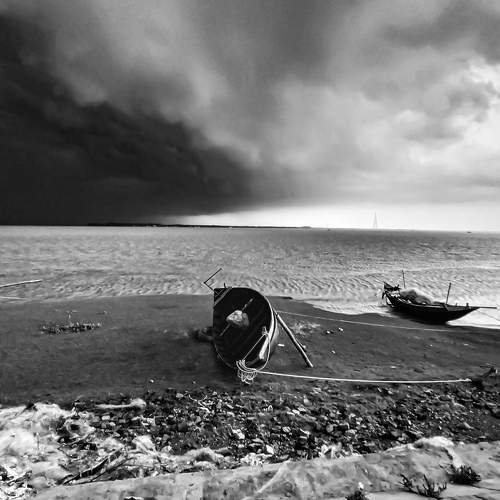 [B&W Photography] River Bank
