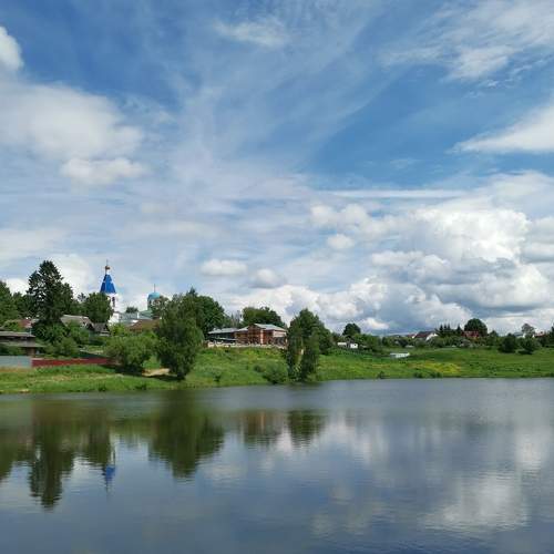На берегу озера
