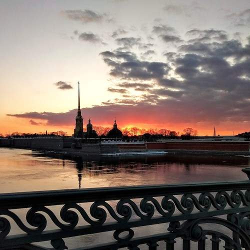 по улочкам города