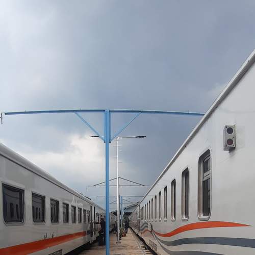 between the train carriages