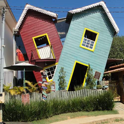 Las casas derrumbadas