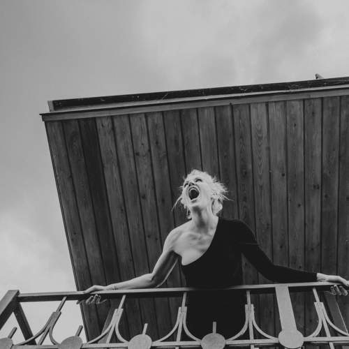 Катя вышла в платье