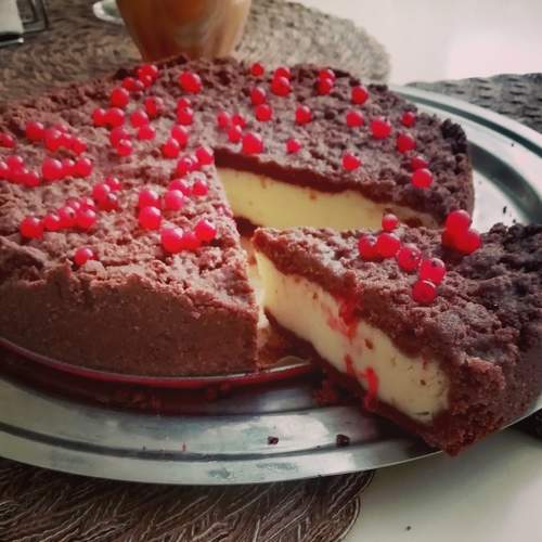 Chocolate curd pie with red currant.