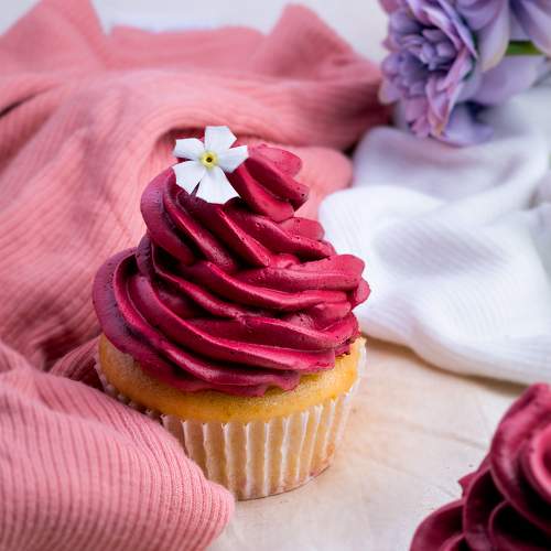 Strawberry cup cake