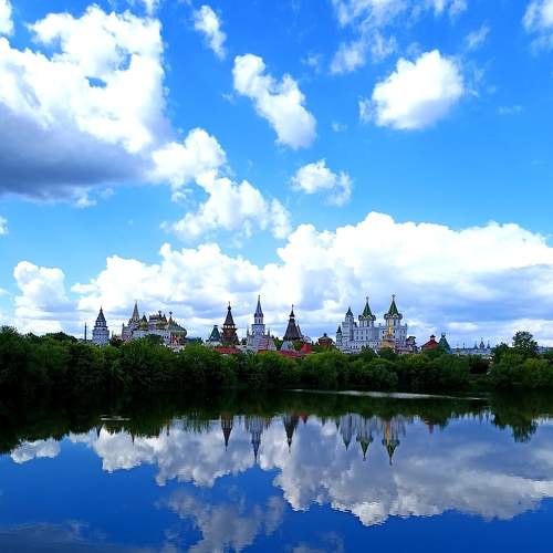 Зеркальный город