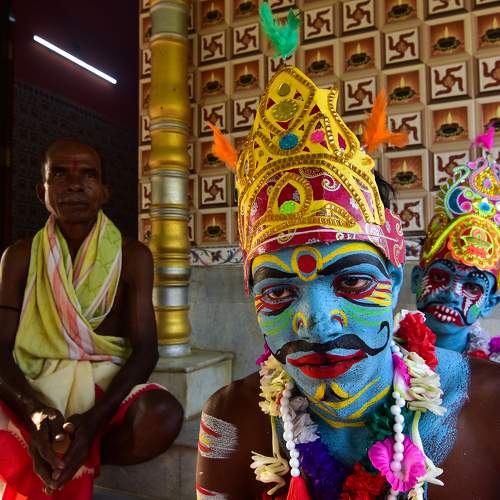 The Devotees Who Dress Up God