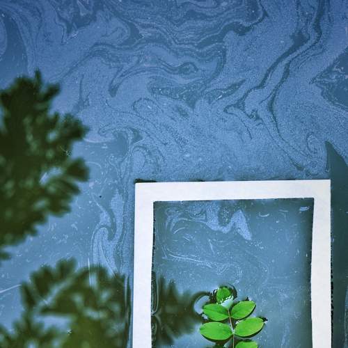 A floating frame