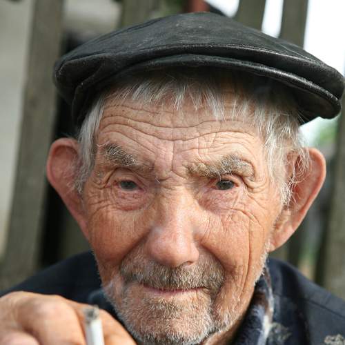 Одинокий старик!